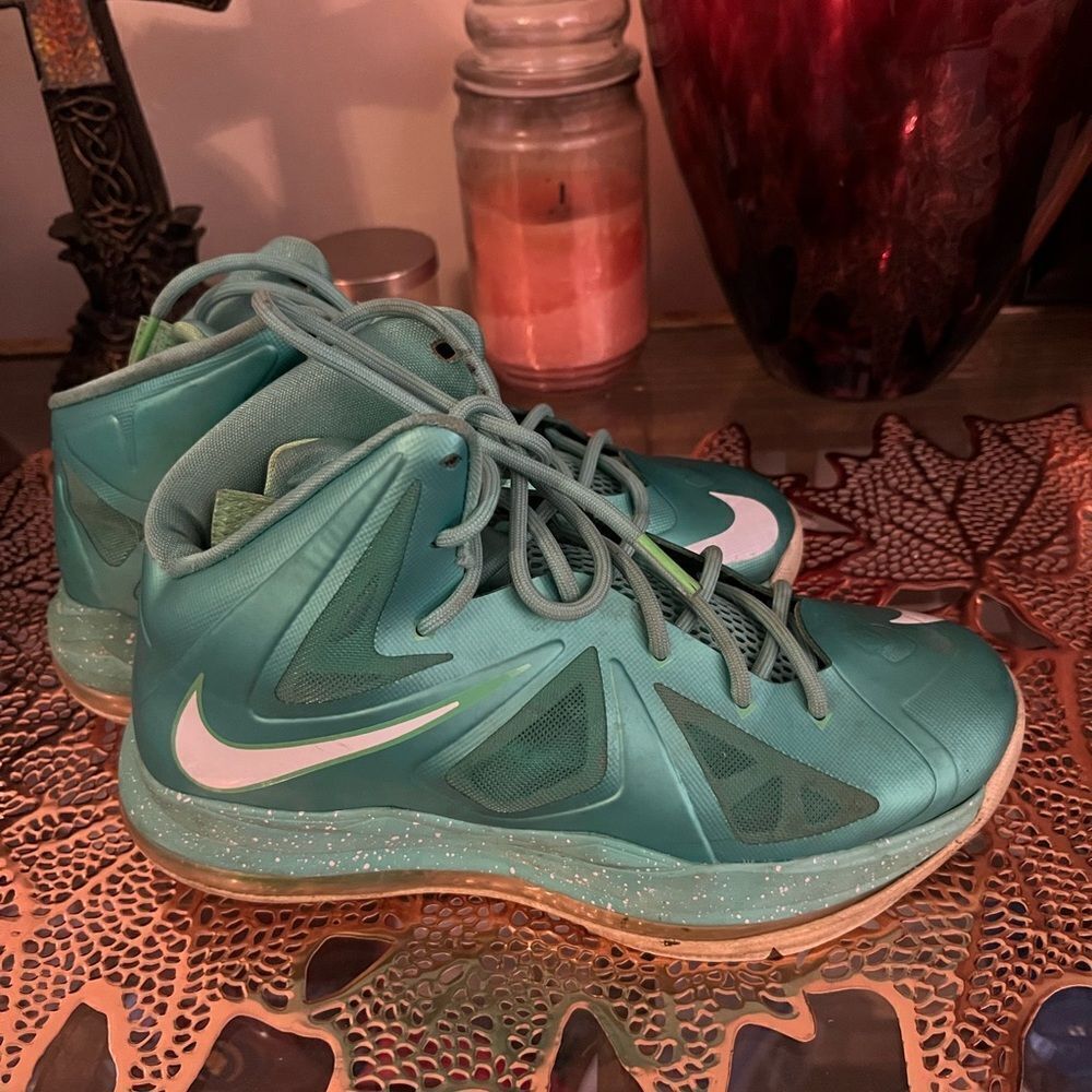 Lebron Easter size 5.5 Y